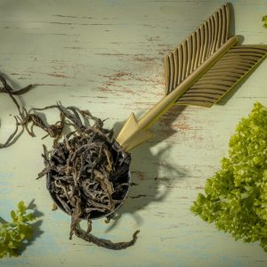 Dried tea leaves with decorative arrows displayed.